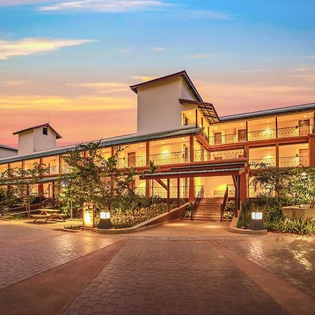 Club Mahindra Assonora Hotel Exterior photo