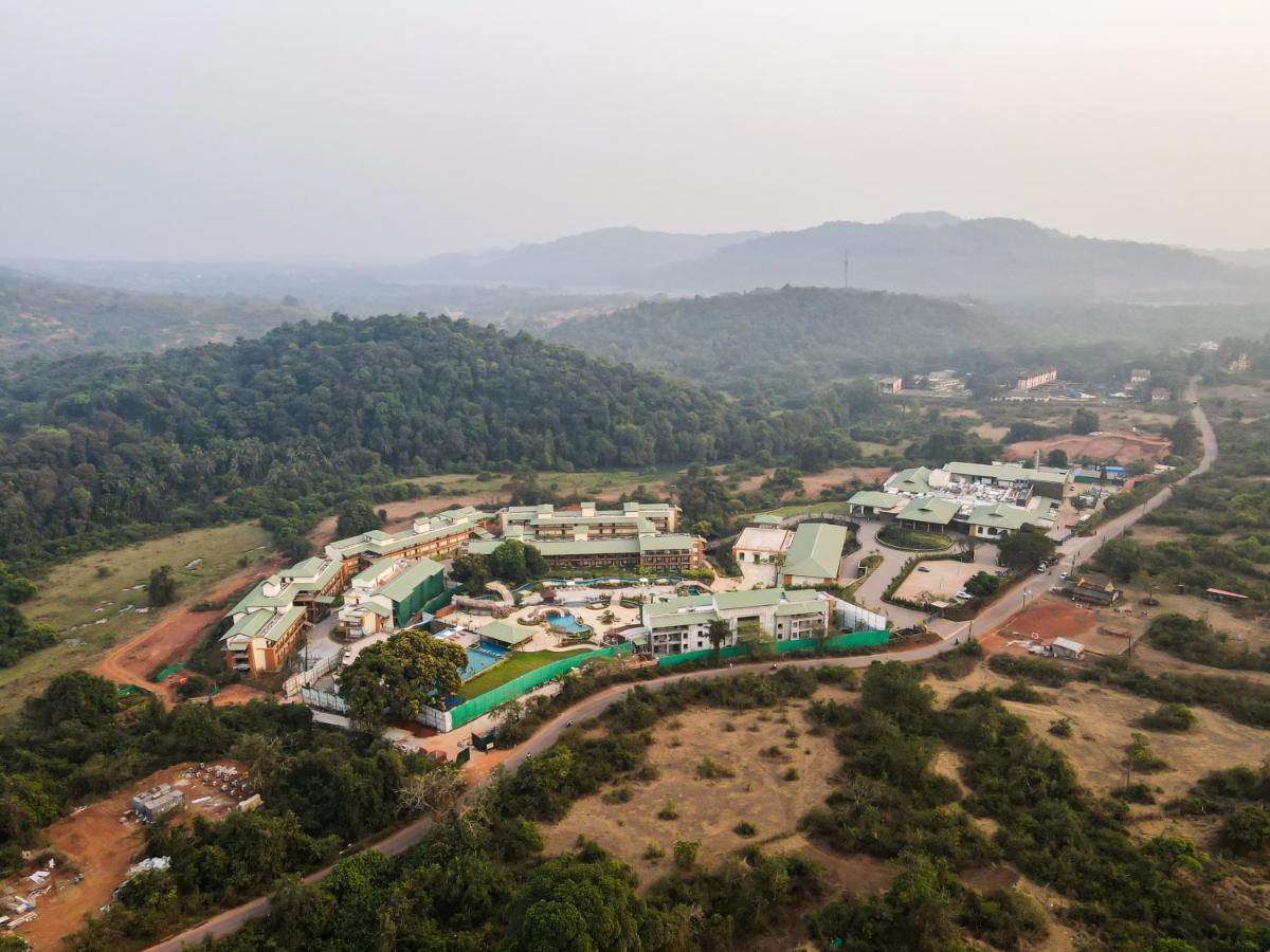 Club Mahindra Assonora Hotel Exterior photo