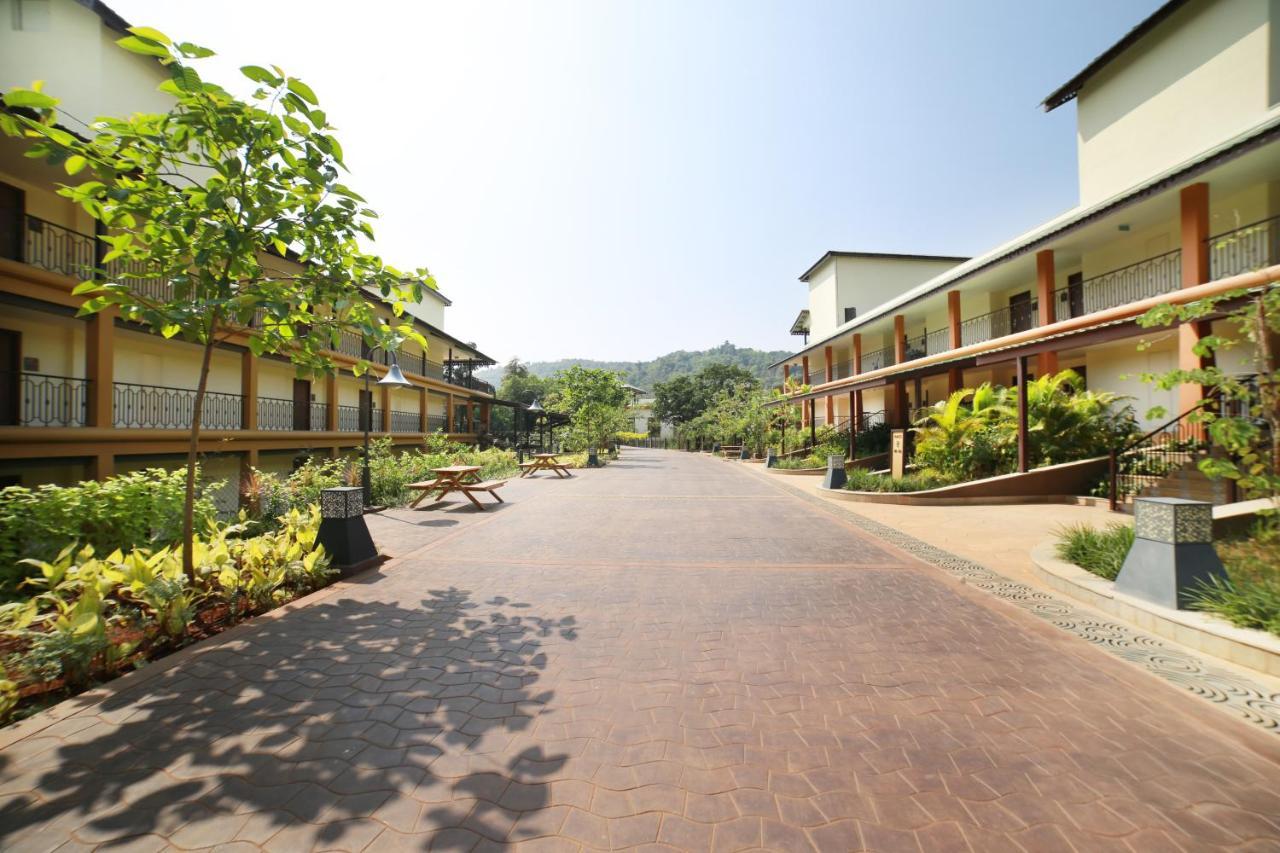 Club Mahindra Assonora Hotel Exterior photo